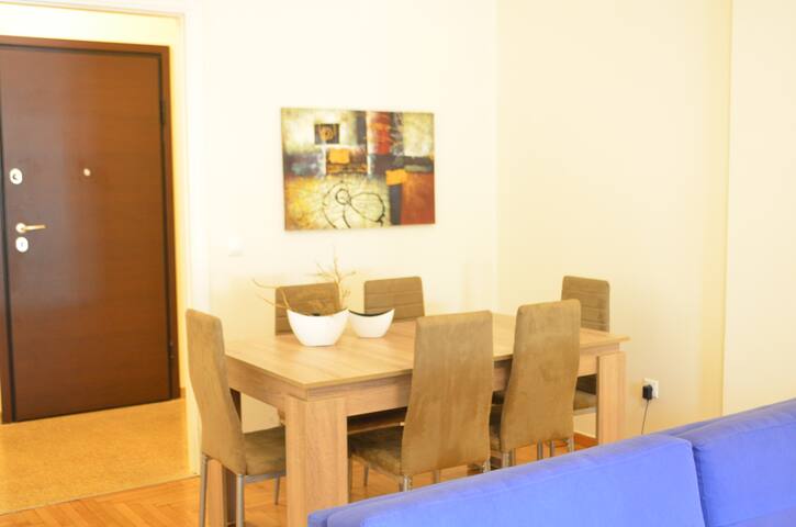 Center 6, (4-bedr) Metro 30m, in the Heart of Ath. gallery image 5