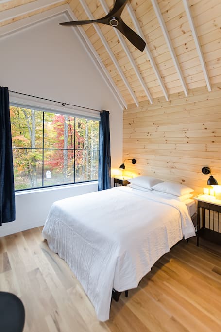 High ceilings and hardwood with a Queen sized bed fit for a queen