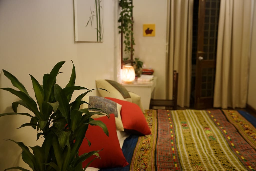 Would your mind be relax away in this room with some jazz music? Our design aims to smooth you into the well feeling of free in mind and simple be yourself. We believe in this sentence: "You are beautiful as the way you are" :-)