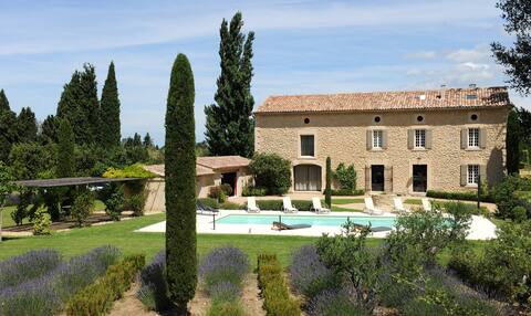 Le Mas Molière, charming house facing the Luberon