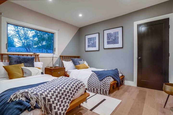 [ห้องนอน #3] เตียงคู่ 2 หลัง