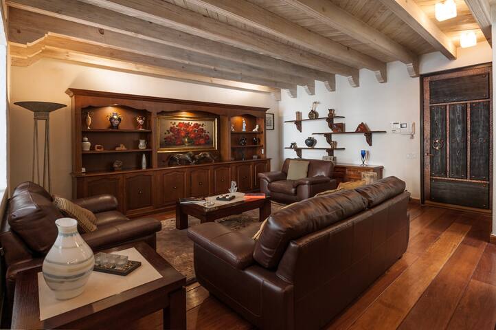 Lovely & modern house in the heart Coyoacan gallery image 2