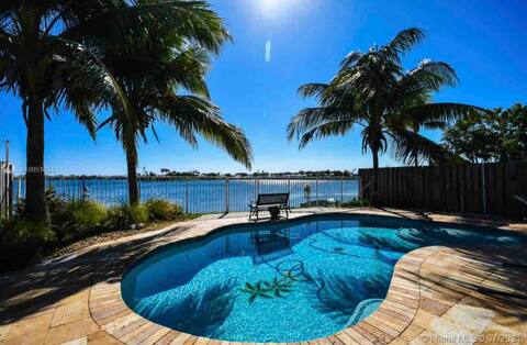 Hidden Gem in Gated Community with Pool 🏠