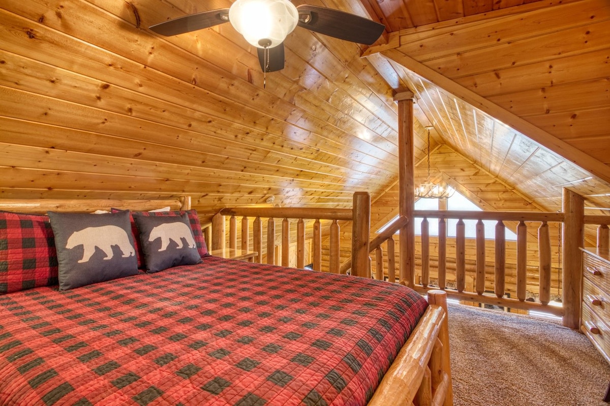 Fungua Chumba cha kulala cha Roshani na Kitanda cha Malkia