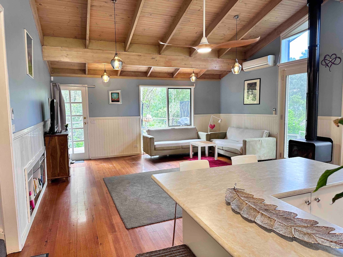 Romantic getaway on way to Yarra Valley Houses for Rent in Hurstbridge, Victoria, Australia