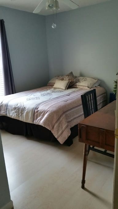 Queen size bed and desk.