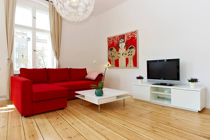 97m² apartment on Prenzlauer Allee gallery image 2