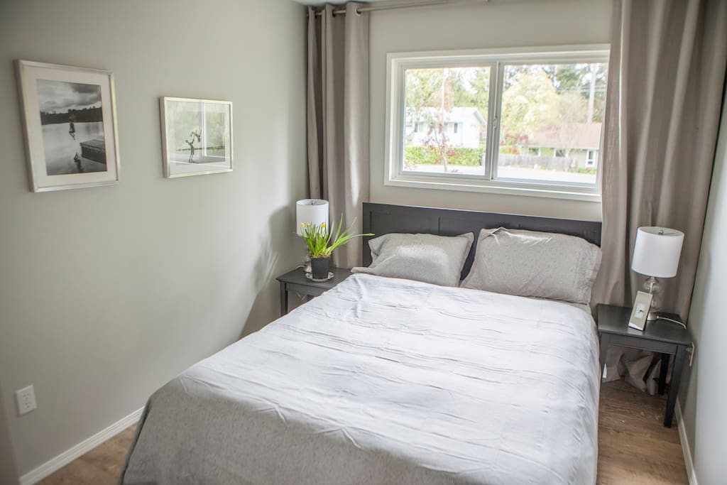 Upstairs queen bedroom.