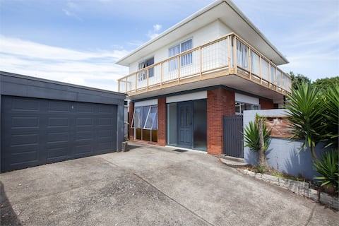 Leatham Heights ~ Private, Sunny & Spacious