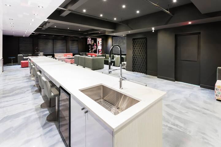 Presidential Loft | 4 Bdrs Loft at Holland Hotel gallery image 4