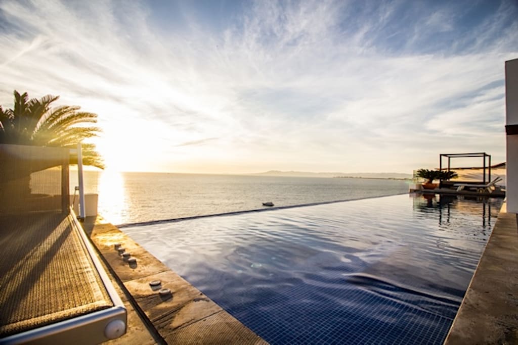 Infinity Pool and Spa for Guests