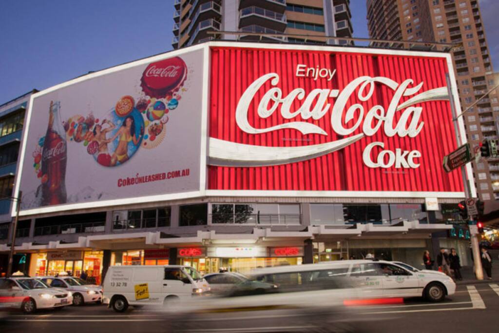 1 min walk from popular Coca-Cola sign Kings Cross. Access to Kings Cross Station, Coles supermarket, Fitness First Gym, clubs & restaurants