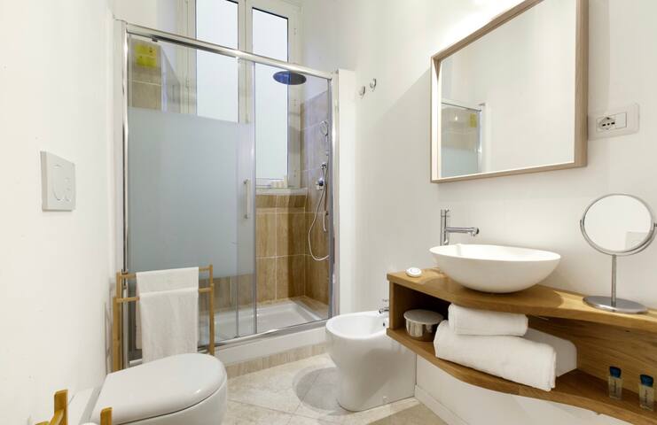 Elegant Apartment close to Colosseum gallery image 3