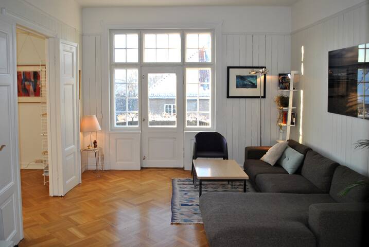 Family friendly, spacious and sunny gallery image 3