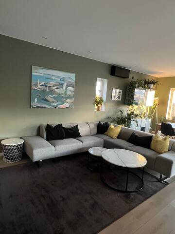 Family friendly home, pool and quiet neighborhood. gallery image 5