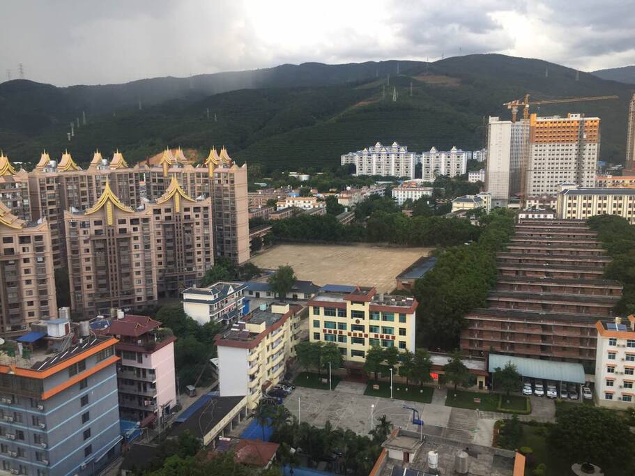 北阳台望出去的山景