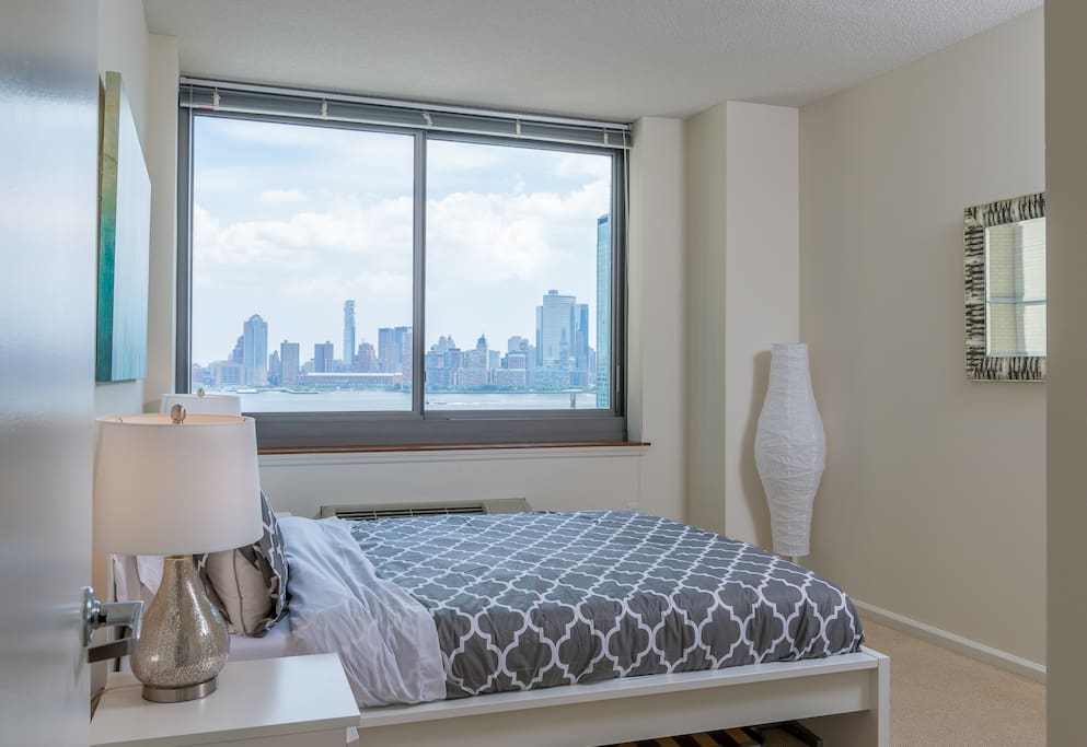 Master Bed Room With Manhattan View