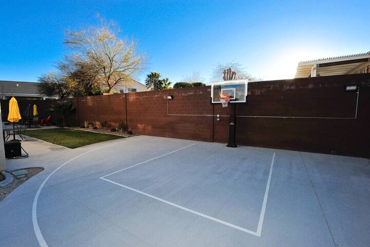 Summerlin’s Finest with fabulous back yard gallery image 5