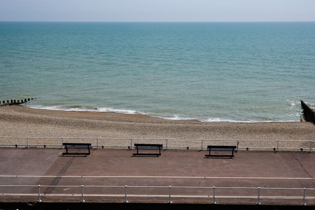 Kenrose House sits directly on the sea front with uninterrupted sea views from 6 windows... Kitchen, sitting room, master bedroom and the twin bedroom.