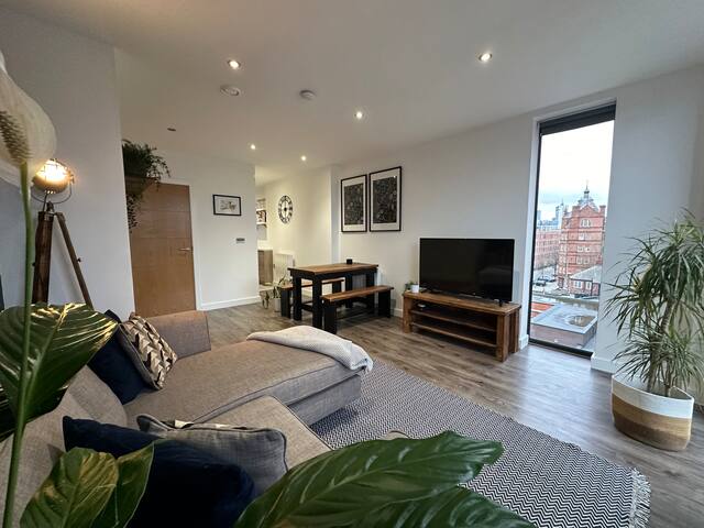 Central 2-bedroom Ancoats apartment with balcony