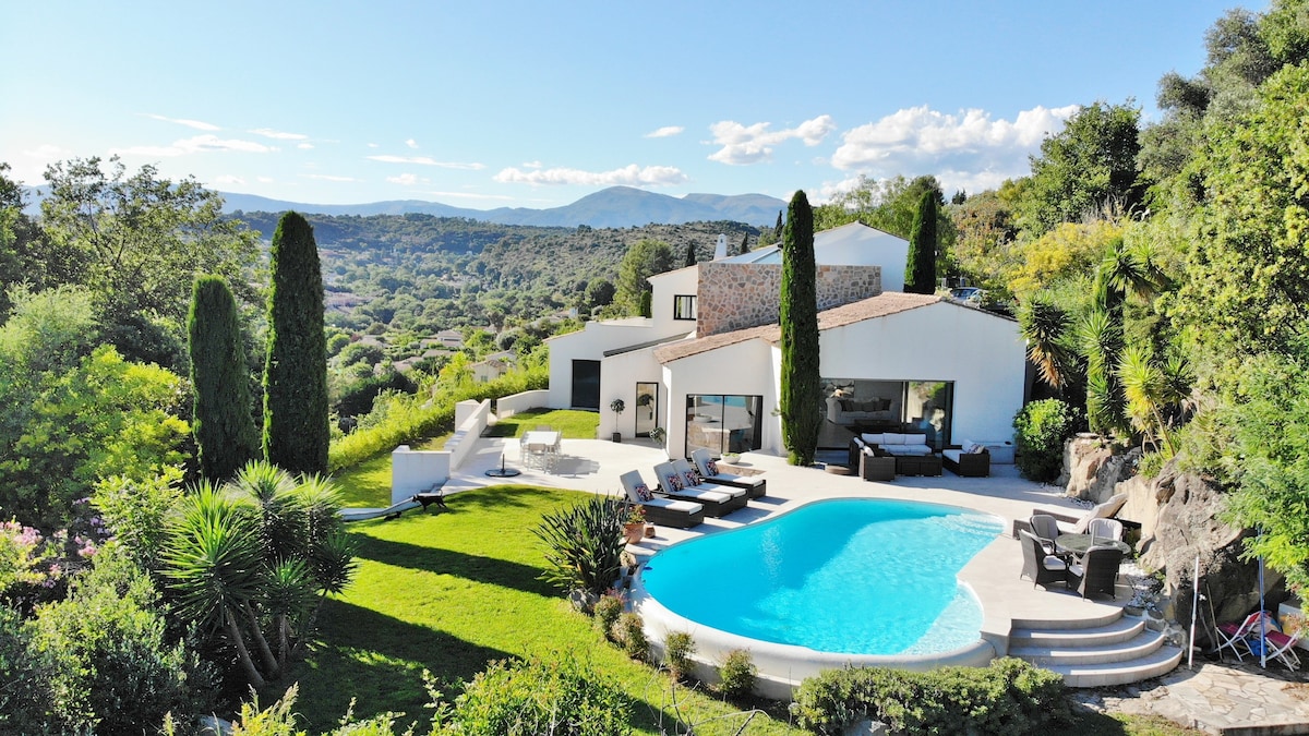 Cote d'Azur- Luxury Property with Sea & Hill views