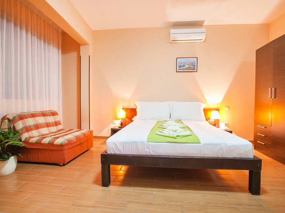Studio with double bed and convertible single sofa bed