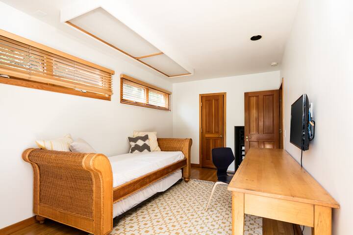 ✨ Large & Quiet 4bed/3bath in Central Venice Beach gallery image 5