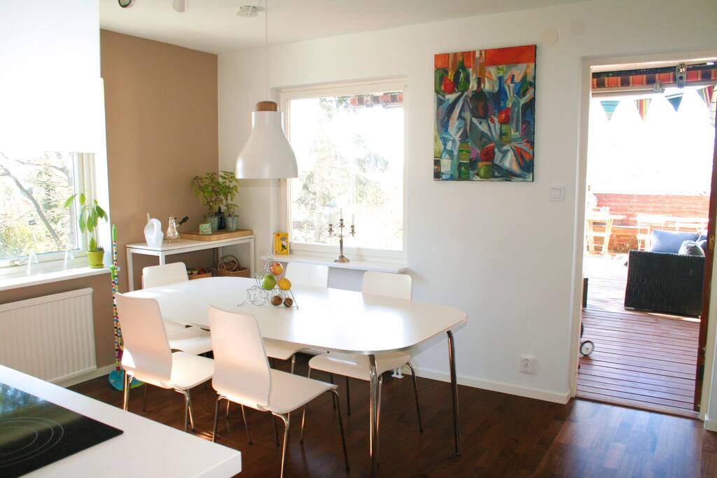 Kitchen with direct access to the terrace - main floor