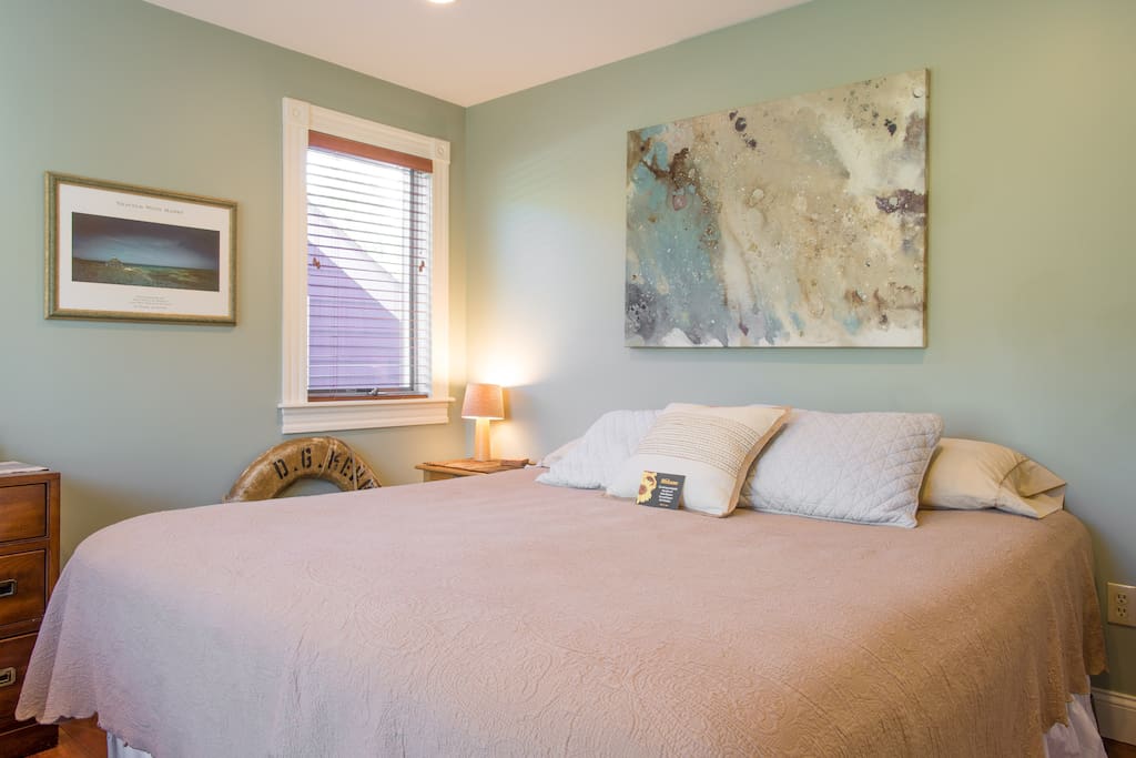 King bed in the sea grass bedroom