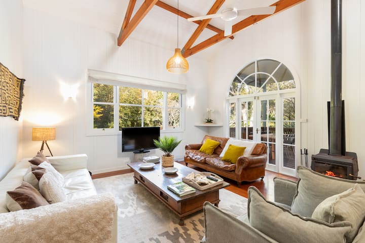 Luxurious & tranquil Jetty House, Coffs Harbour