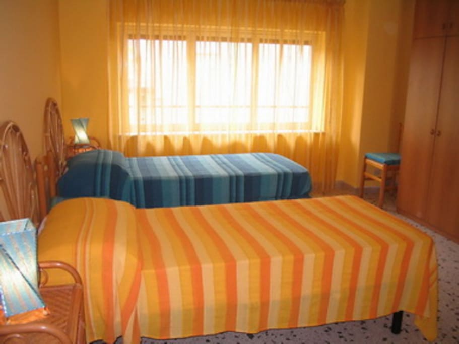 Camera da letto n.2 (letti gemelli)