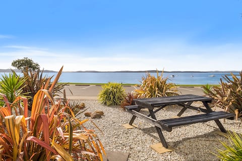 Waterfront Self contained Beachfront Apartment