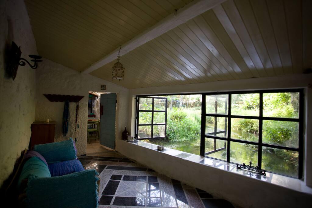 Living room with a view over the river.