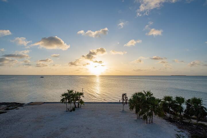 Eco-Friendly Villa at Secret Beach Belize! gallery image 4