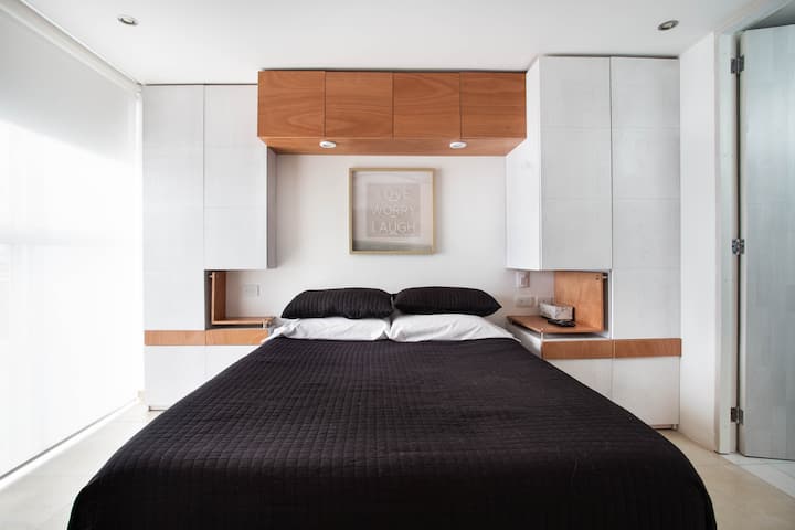 ห้องนอนพร้อมเตียงควีนไซส์  