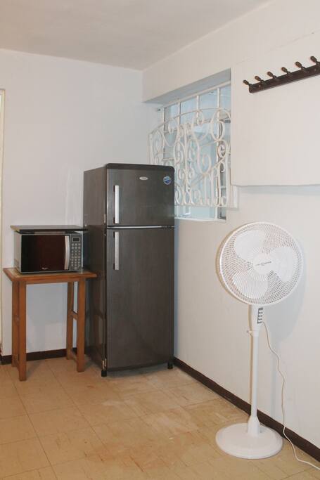 Refrigeradora y microondas