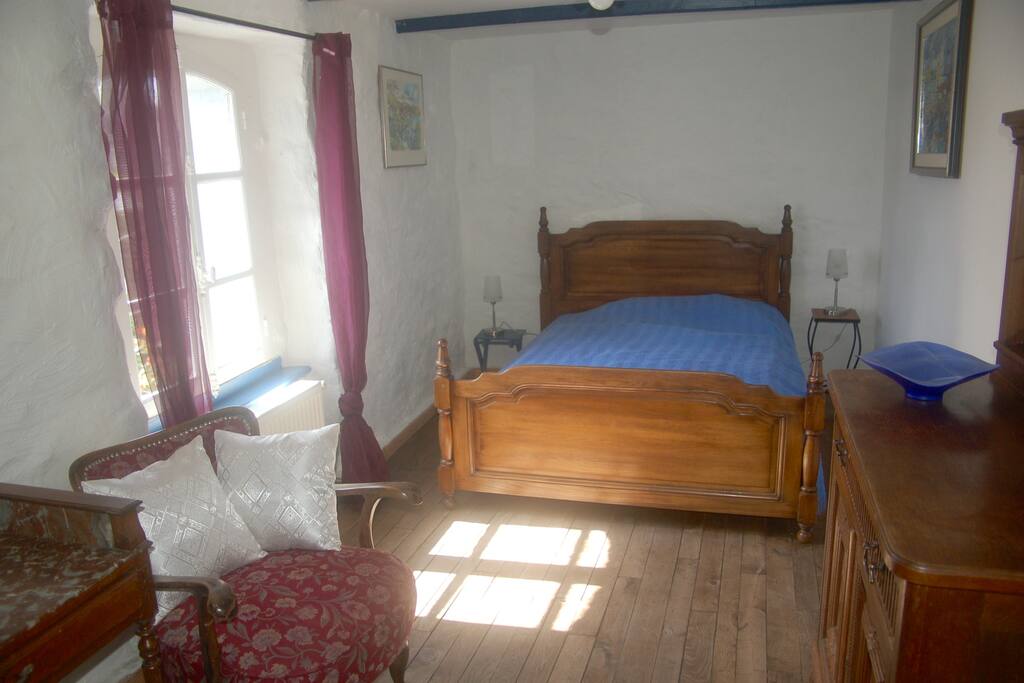 Schlafzimmer 1