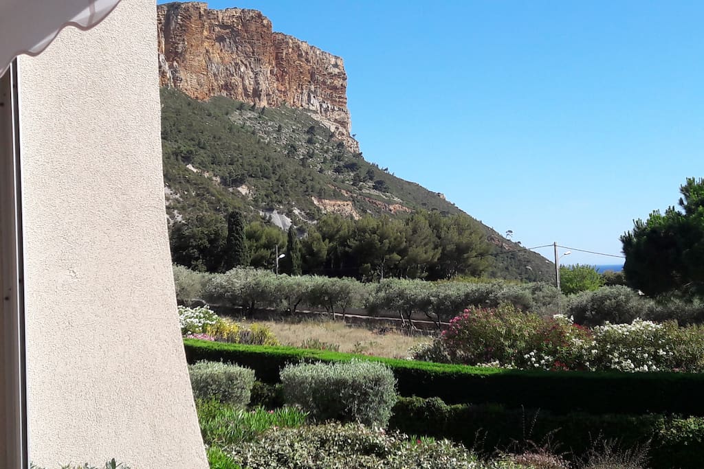 Vue de la terrasse sur le Cap Canaille