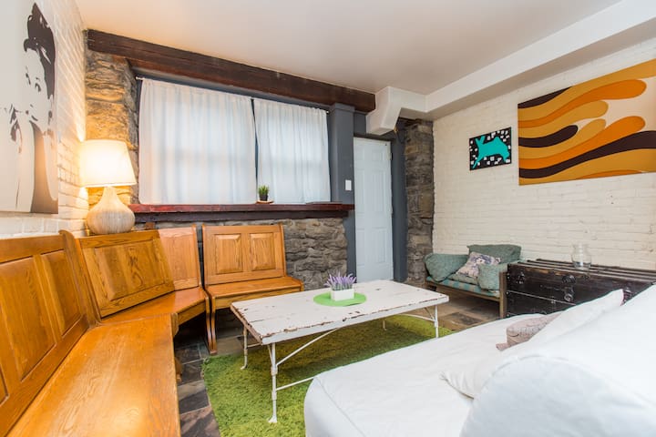 Unique Ghetto 1BR apartment Downtown MTL