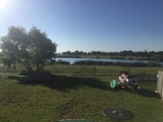 House w/ 10 Acre Lake SUBLET from JUNE 1 - SEPT 1