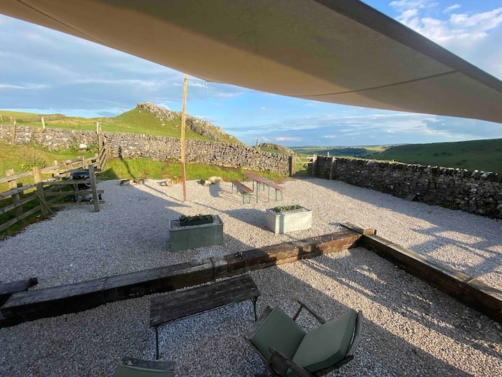 A 1950s Goods Van in the Peak District photo 5