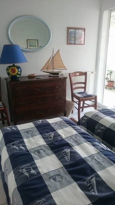 Chambre 2
2 lits 90cm devenant un king size