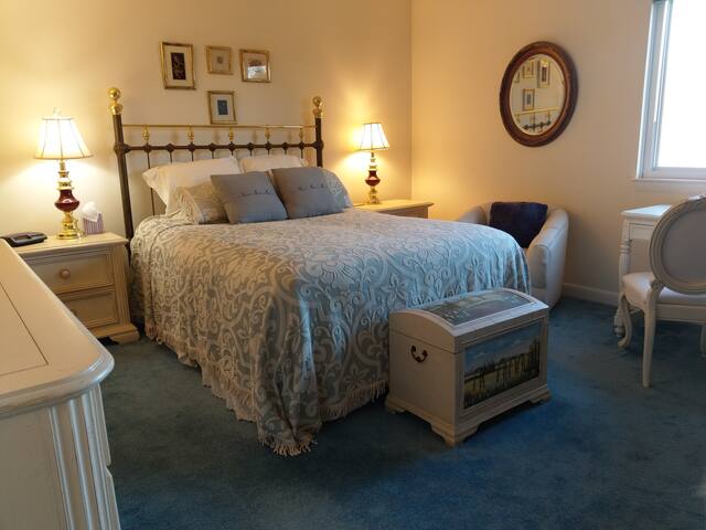 Luxury & Private Bath, 8 Miles to BOS or Salem
