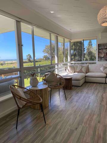 Beach front with Stunning views gallery image 5