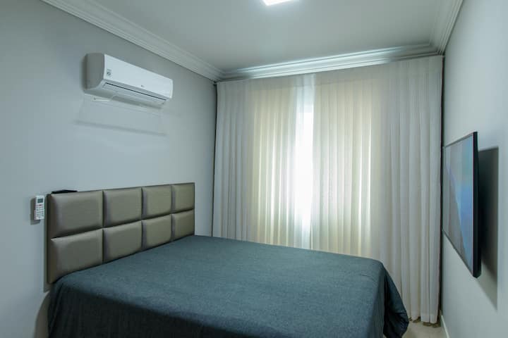 Spálňový apartmán s 1 manželskou posteľou a 1 detskou posteľou 70 cm do 50 kg