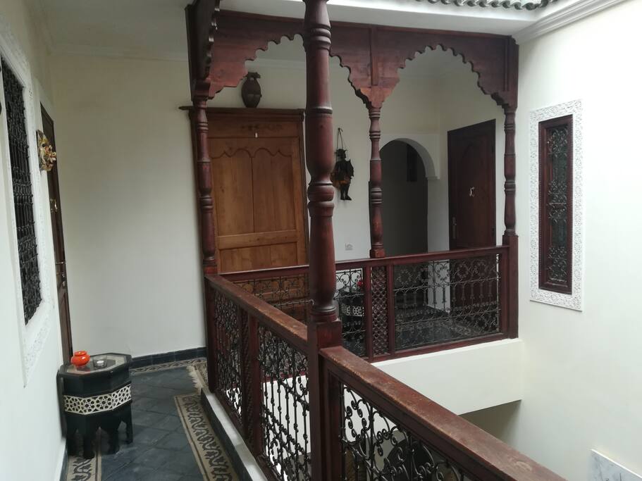 coursive desservant les 3 chambres