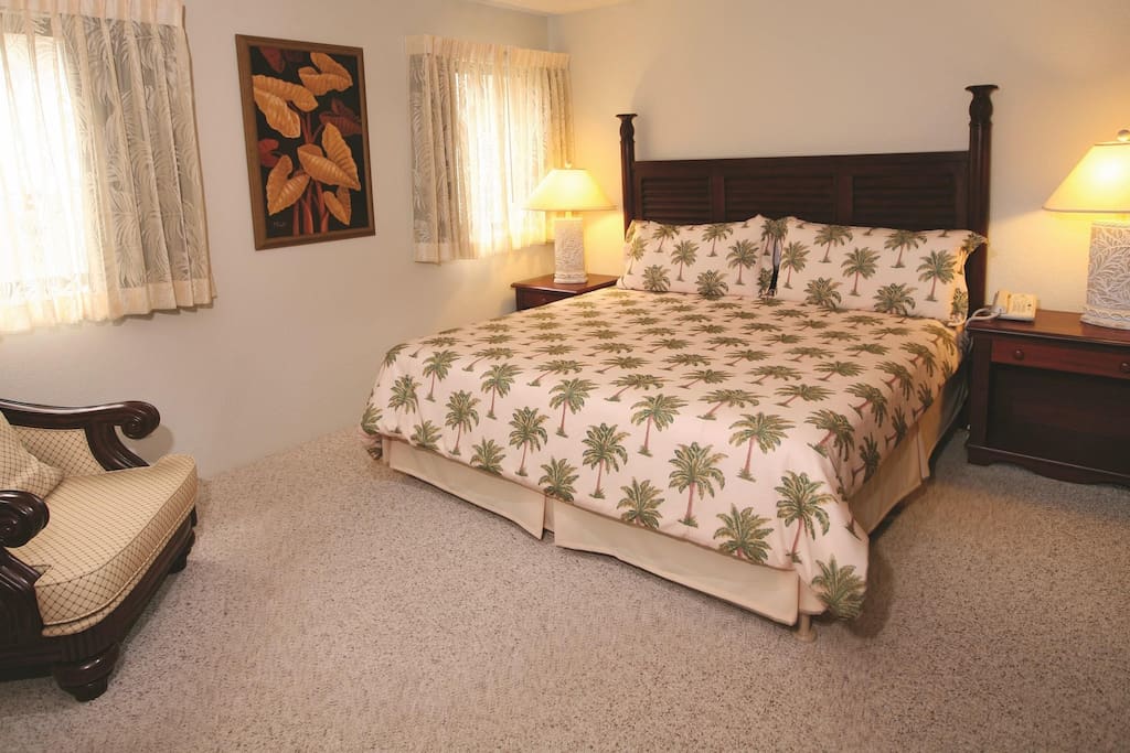 Kona Coast Resort bedroom