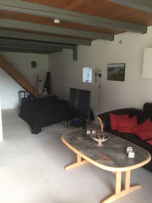 Dobbeltseng og sofa