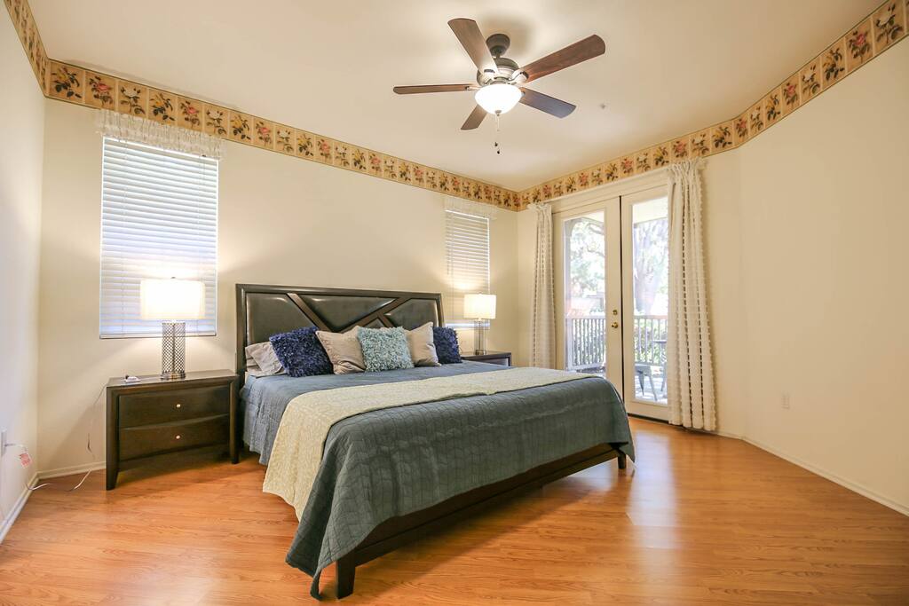 King memory foam bed