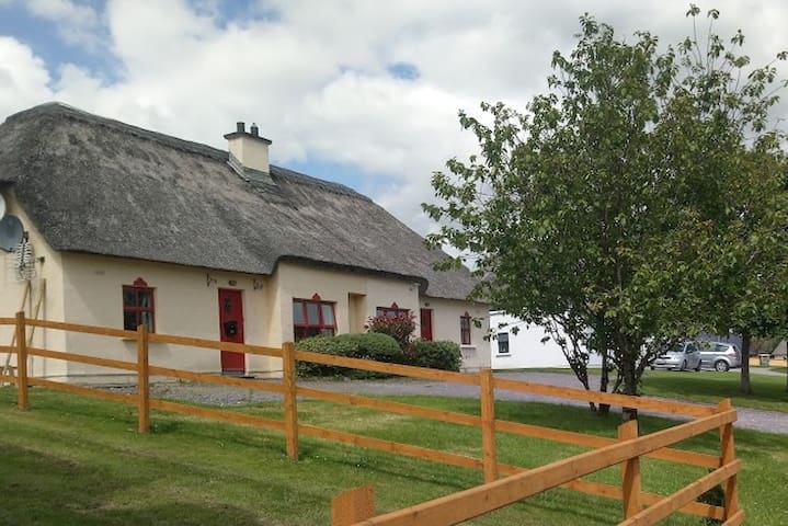 Thatched Cottage Killarney Co Kerry Cottages For Rent In